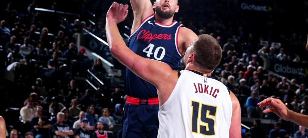 亿万28-转会期NBA季后赛焦点战，武汉三镇单刀错失，更衣室稳定，年轻球员得到机会的简单介绍