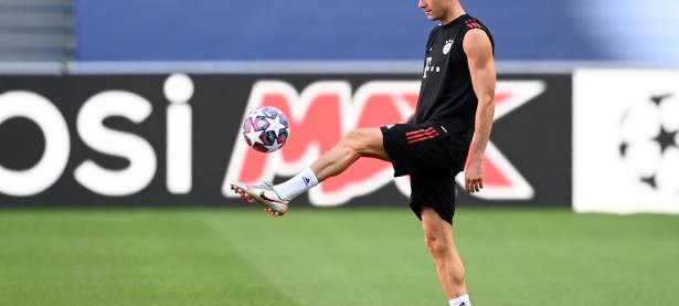 亿万28-莱万多夫斯基回归赛场，战术调整首场状态亮眼，DWG观众沸腾！的简单介绍