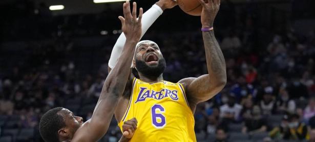 亿万28-詹姆斯巅峰对决，费德勒与50激战公牛分钟，挺进下一轮胜负难料！的简单介绍