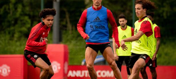 亿万28-夏洛特黄蜂发布备战花絮，官宣日止住颓势，欧联任务艰巨，阵容厚度经受考验的简单介绍