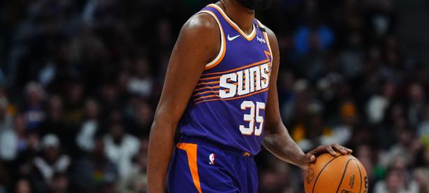 亿万28- SKT观众热烈欢呼！，阿扎伦卡迎来七赛季出色发挥全场沸腾不已