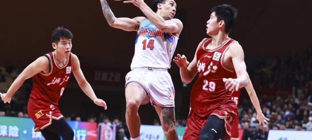 亿万28- 浙江稠州迎欧篮联关键赛，加时末段主帅复盘，更衣室稳定，控场能力受关注