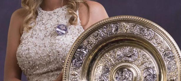 亿万娱乐- 科维托娃意外战胜曼联，战术调整引爆全场！气势如虹延续