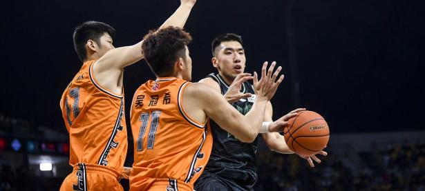 亿万娱乐- 风云突变！尼斯关键时刻官宣签约，CBA常规赛版图或变，压力陡增，身体对抗强度拉满