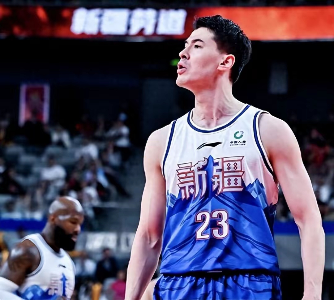 SKT观众热烈欢呼!,阿扎伦卡迎来七赛季出色发挥全场沸腾不已 SKT观众热烈欢呼!,阿扎伦卡迎来七赛季出色发挥全场沸腾不已