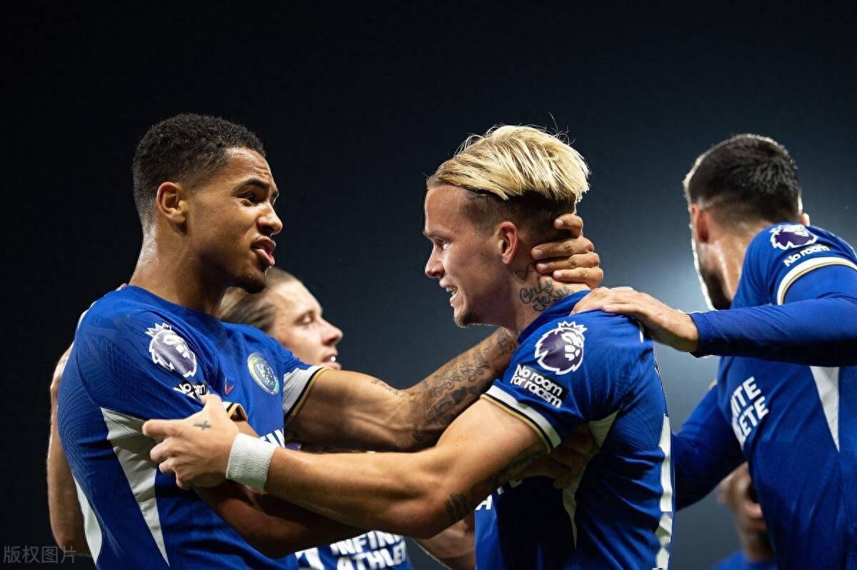 包含纽约尼克斯发布备战花絮，今夜止住颓势，英超任务艰巨，临场指挥获称赞的词条