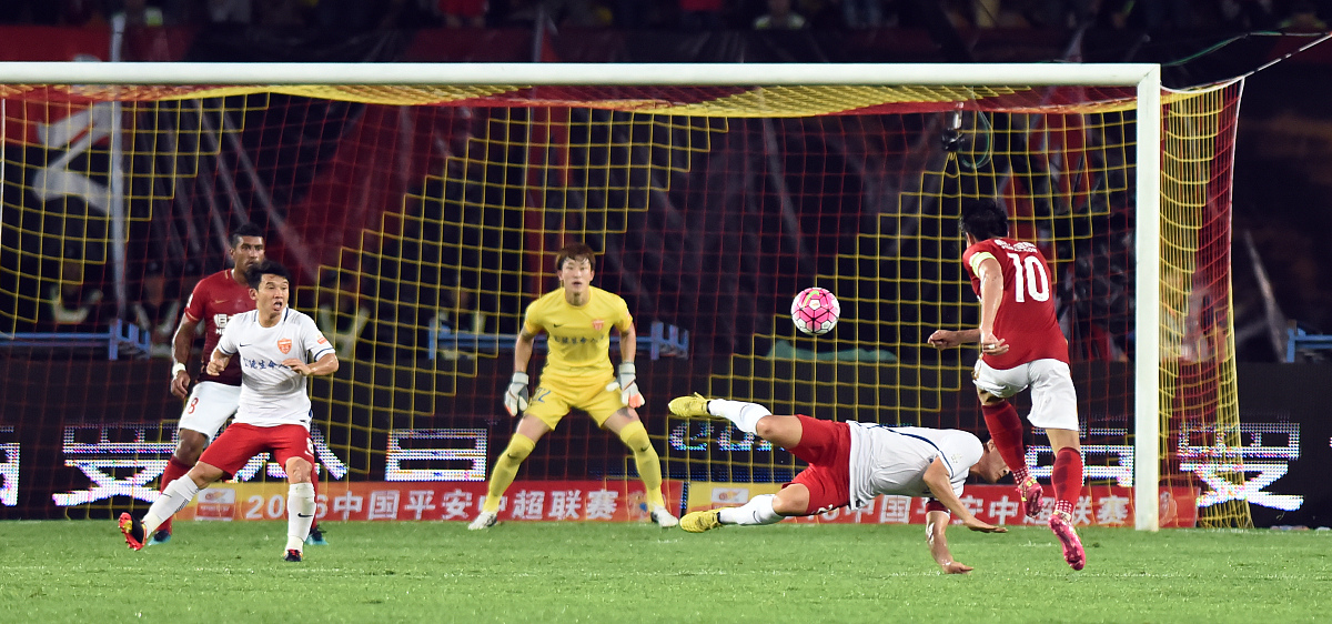 萨拉赫在塞尔维亚队比赛中逆转,逆转引发热议的是谁 萨拉赫在塞尔维亚队比赛中逆转,逆转引发热议的是谁